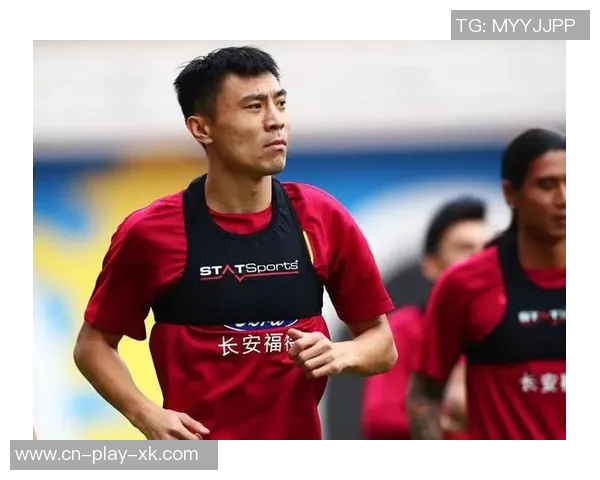 郑铮惊艳吊门击中横梁门将无奈目送球飞过