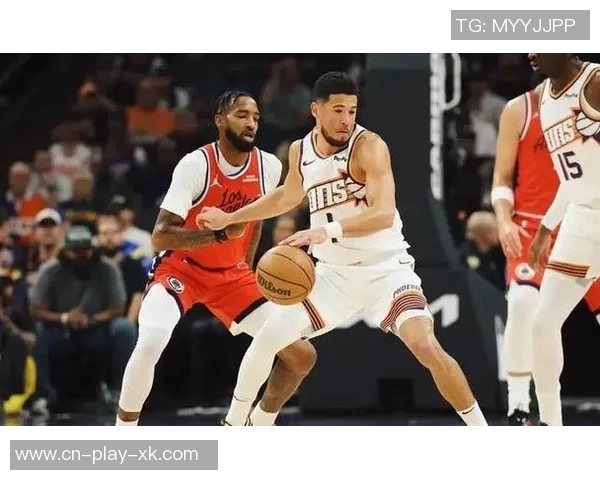 布克高效发挥助球队取胜13投6中贡献19分6板5助3断正负值17