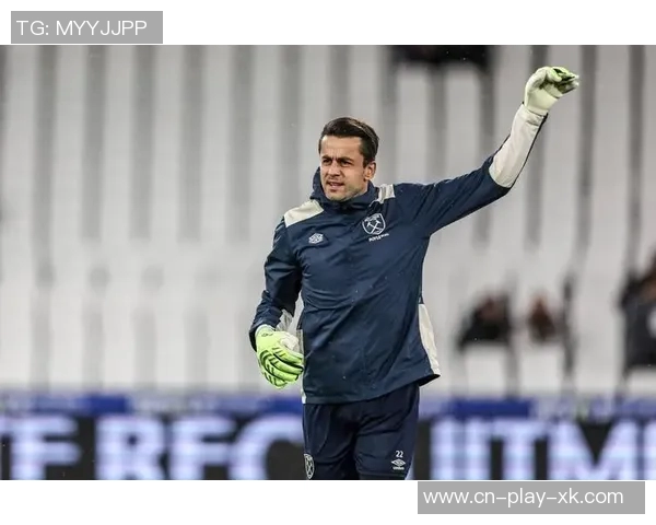 法比安斯基透露曾接到曼彻斯特俱乐部邀请担任二号门将的消息